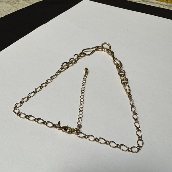 Signed Avon Gold Tone Necklace With Rhinestone Loop - Picture 4 of 10